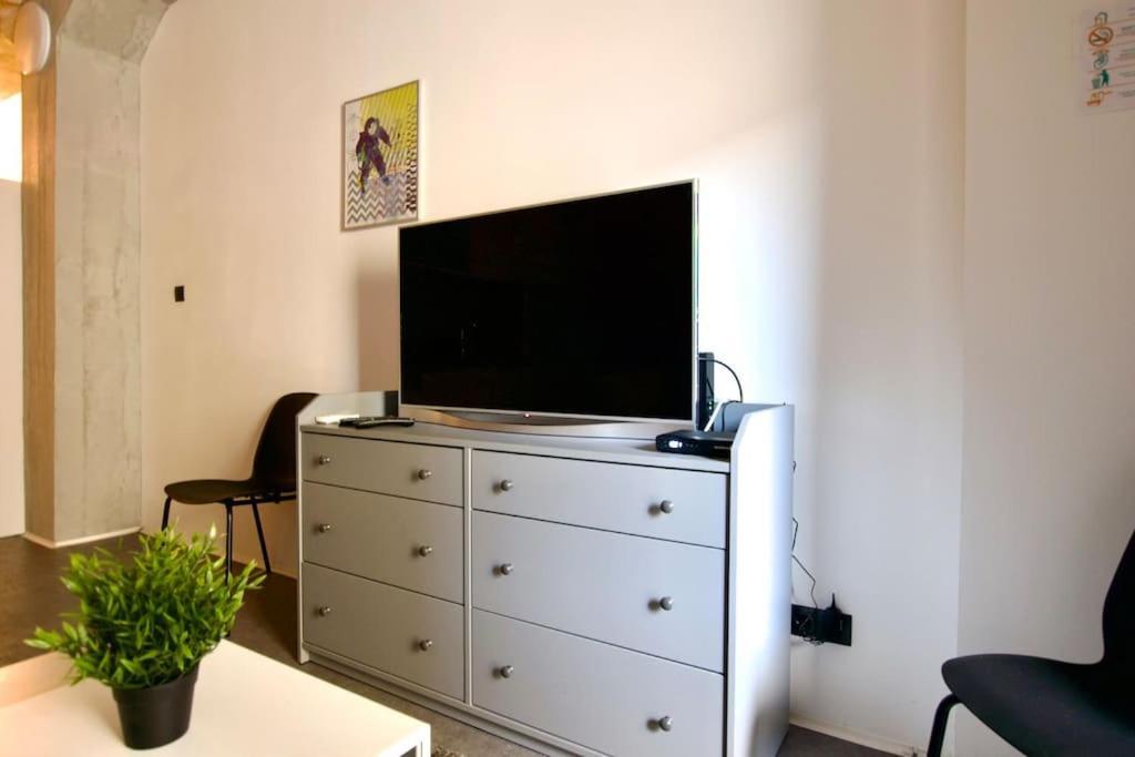 Studio Apartment By Hi5- Rottenbiller Apartment Budapest Exterior photo